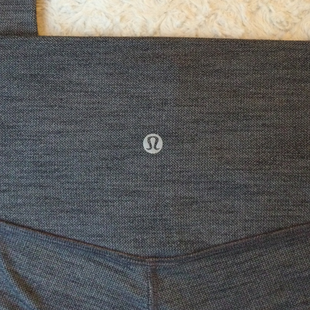 Lululemon High Rise Crop - Picture 4 of 7